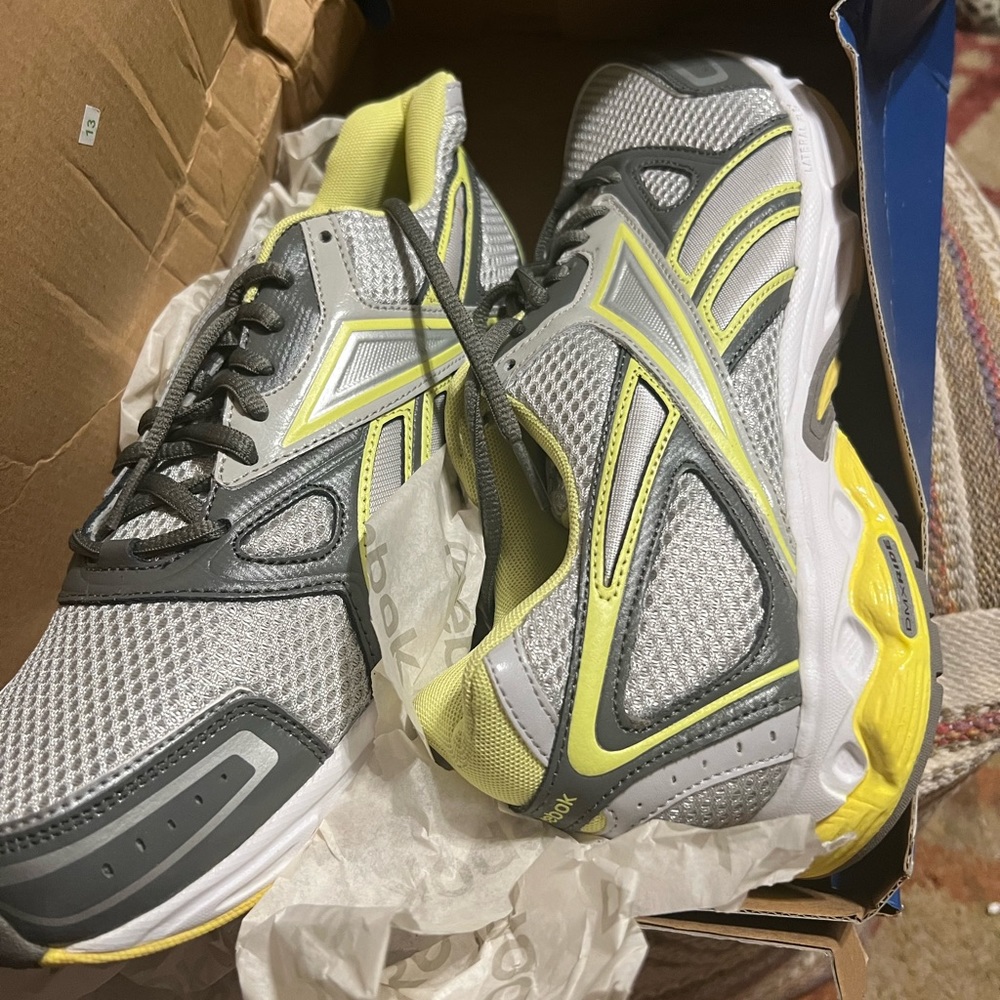 New Reebok running shoes sz 11.